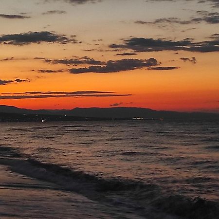 Costa Petra - Luxury Seaside Cottage With Garden - Vacation House For Families In Greece Nea Mesagkala Exterior photo