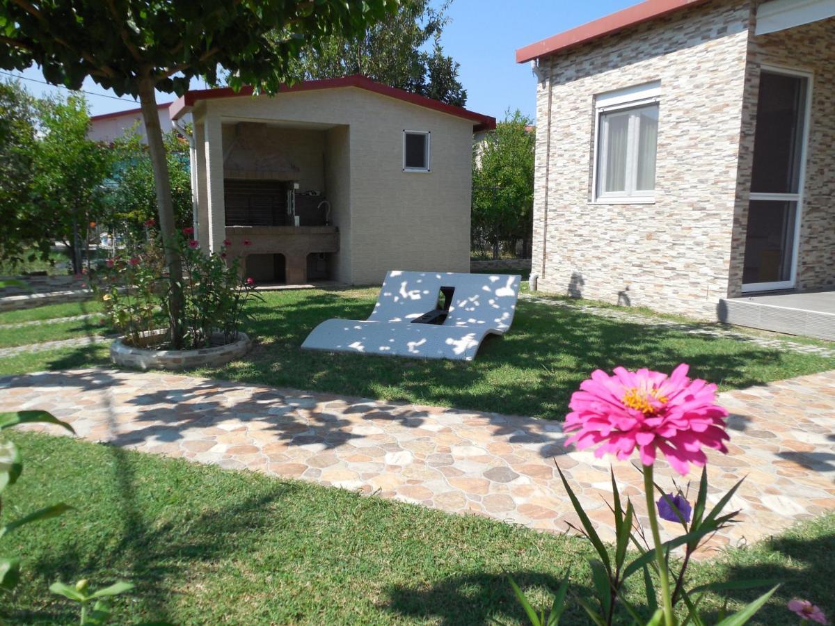 Costa Petra - Luxury Seaside Cottage With Garden - Vacation House For Families In Greece Nea Mesagkala Exterior photo