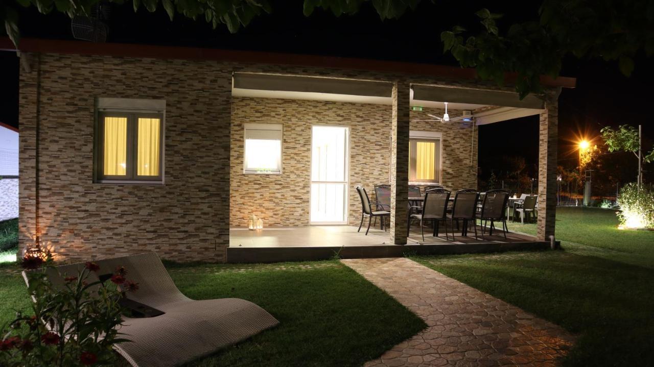 Costa Petra - Luxury Seaside Cottage With Garden - Vacation House For Families In Greece Nea Mesagkala Exterior photo
