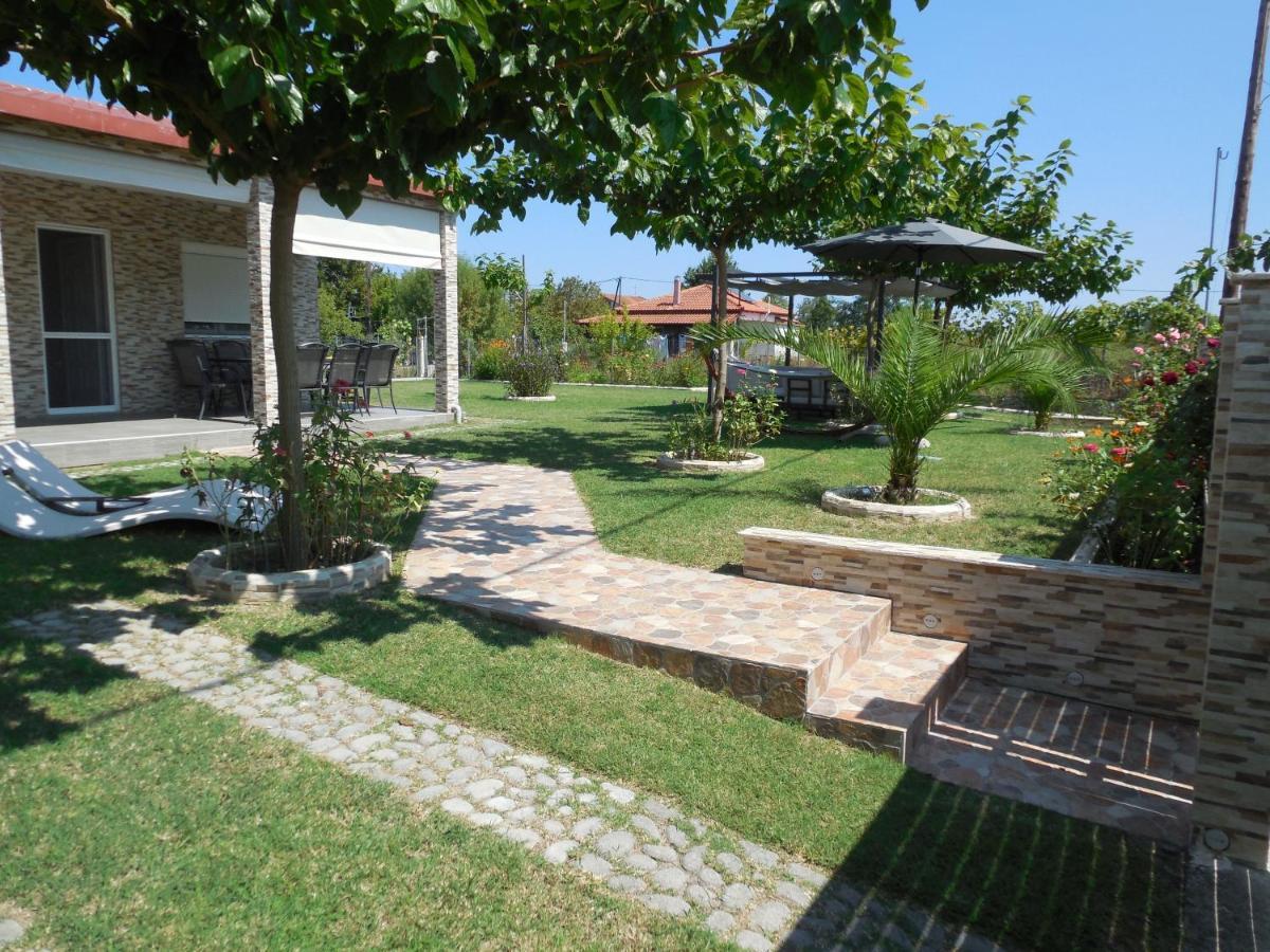 Costa Petra - Luxury Seaside Cottage With Garden - Vacation House For Families In Greece Nea Mesagkala Exterior photo