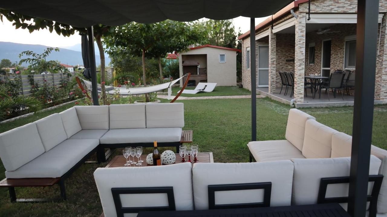 Costa Petra - Luxury Seaside Cottage With Garden - Vacation House For Families In Greece Nea Mesagkala Exterior photo