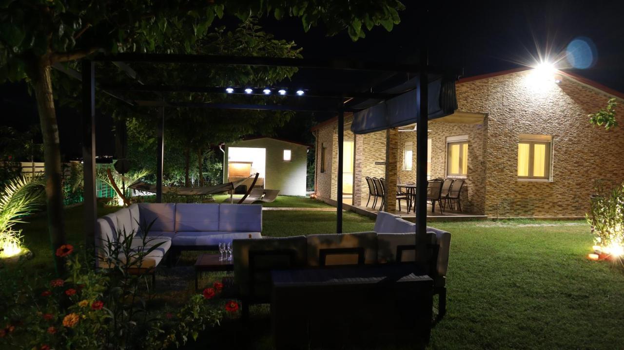 Costa Petra - Luxury Seaside Cottage With Garden - Vacation House For Families In Greece Nea Mesagkala Exterior photo